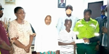 Lagos govt presents N5m cheque to family of slain KAI official
