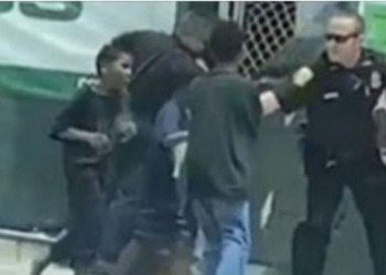 See heart-breaking and teary moment Tampa police officers forcibly separate kids from their mothers