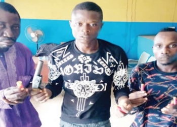 Police arrest two fleeing robbers and their herbalist in Oyo and Osun