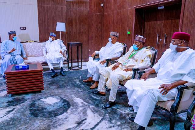 PHOTOS: Buhari Finally Wears Face Mask
