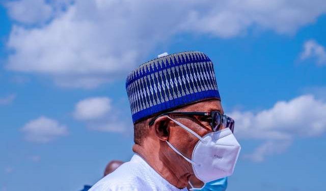 PHOTOS: Buhari Finally Wears Face Mask
