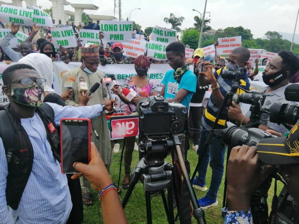 N-Power: Nigerians hold 'Thank You Rally' to Aso Villa