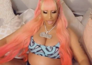 Photos: Pregnant Nicki Minaj flaunts her growing baby bump in Burberry bikini