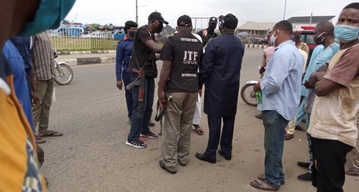 Osun Commissioner allegedly orders COVID-19 Taskforce officials to beat up journalist for taking photos