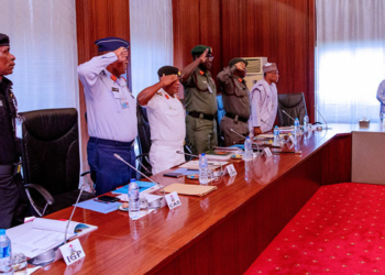 Insecurity: Buhari meets Security Chiefs in Abuja