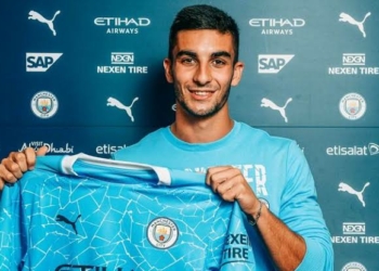 Manchester City sign winger Ferran Torres