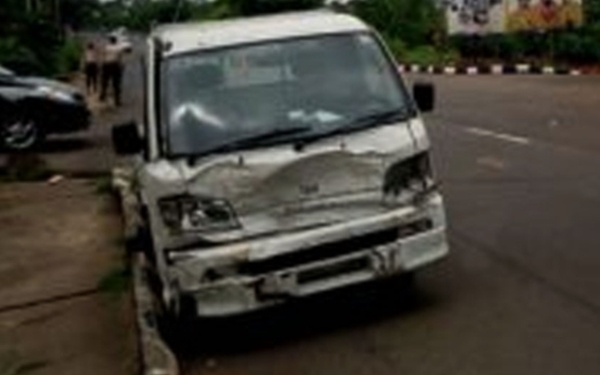 Man dies after falling off vehicle in Anambra