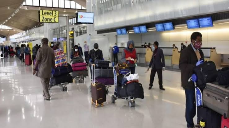 FG evacuates 325 Nigerians from US in sixth special flight