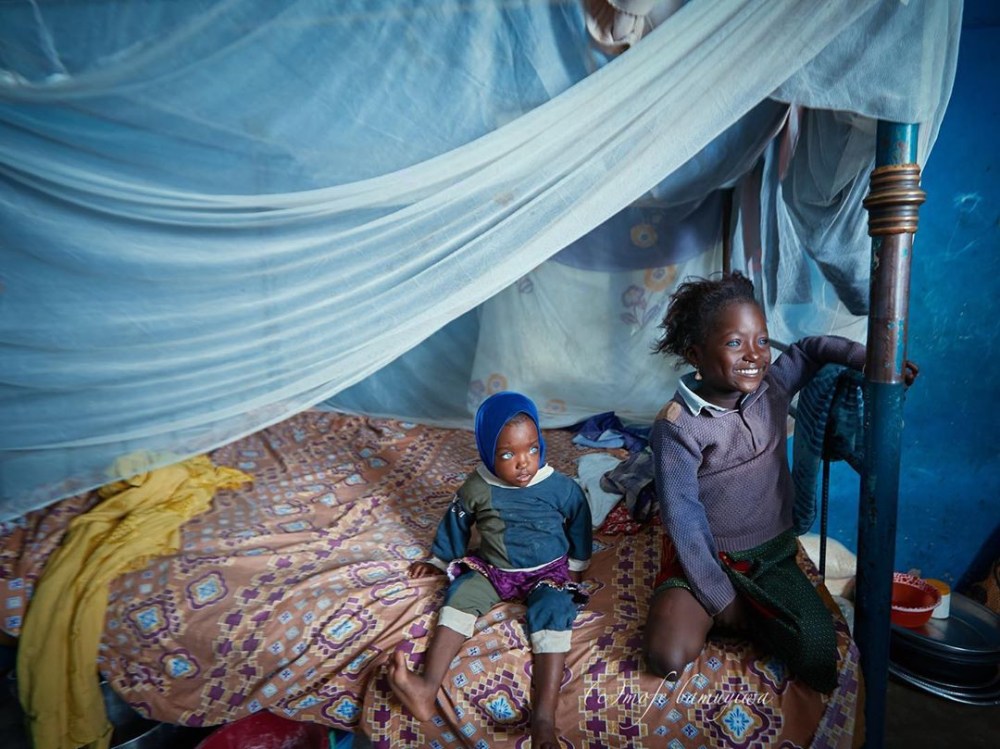 Kwara blue-eyed mum and daughters glow in new photos