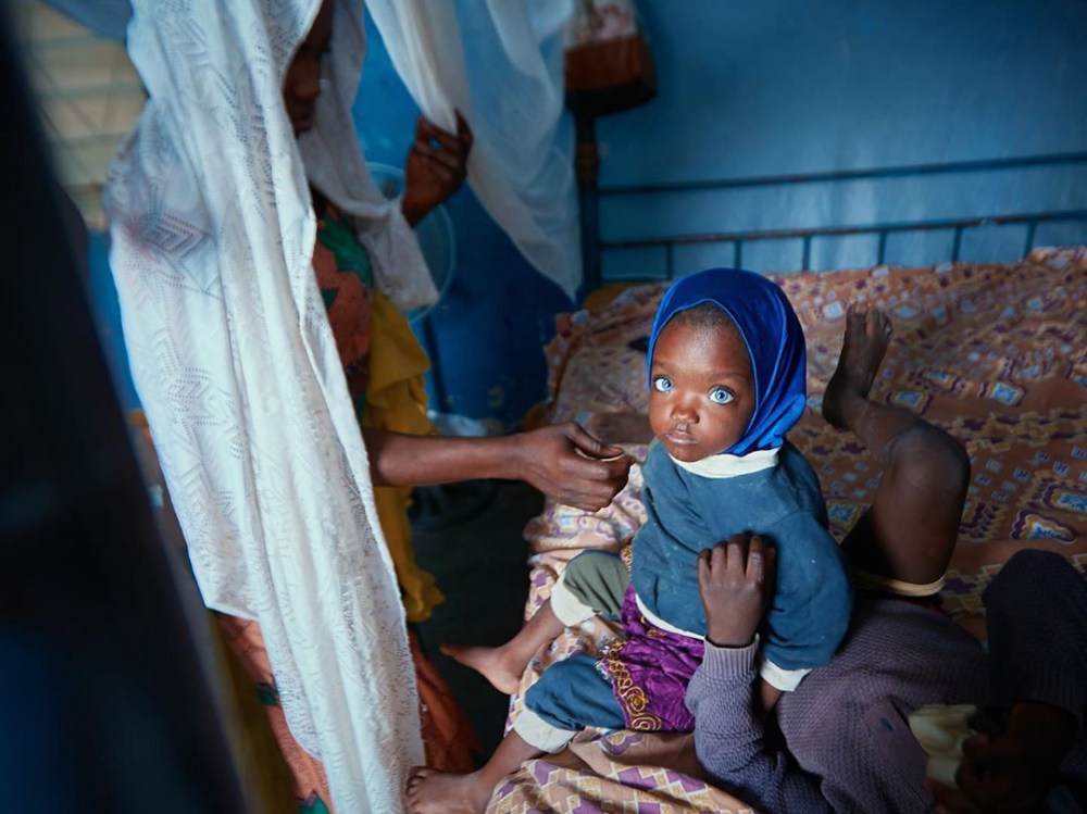 Kwara blue-eyed mum and daughters glow in new photos