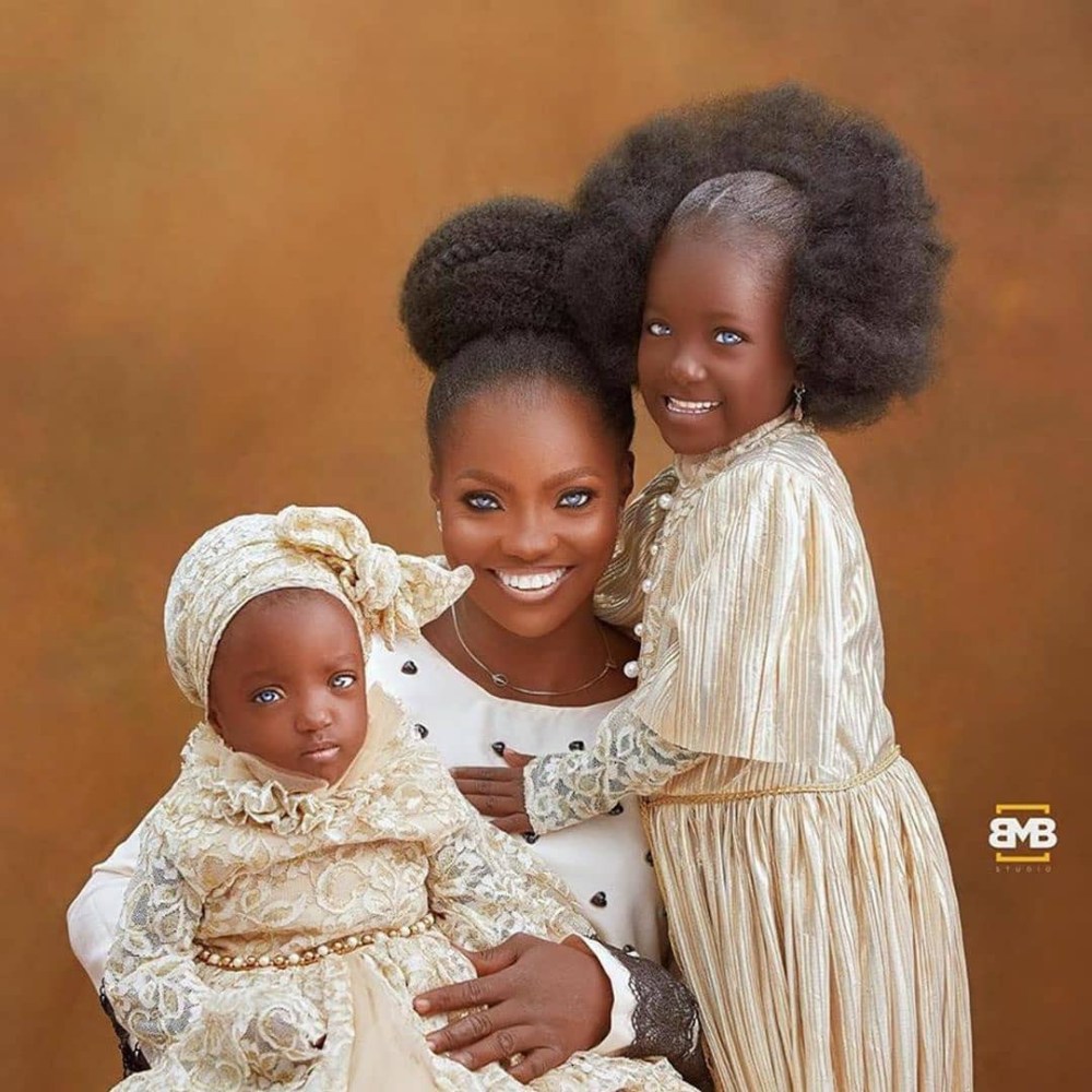 Kwara blue eyed mum and daughters glow in new photos