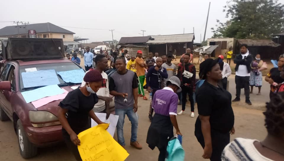 Delta Community Youths Block Kwale/Asaba Expressway