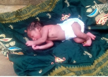 Police rescue day-old-baby abandoned in Anambra (photo)