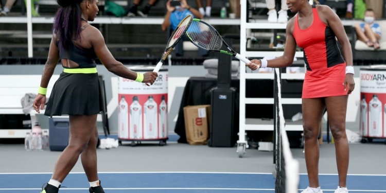 Serena Williams beats sister Venus to make Lexington Open quarter-finals