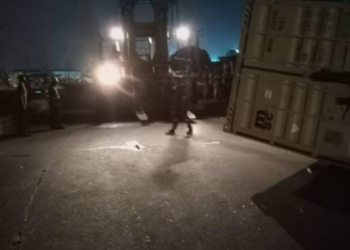 40-foot container falls, crushes 2 women to death after Truck suffered break failure in Lagos (photo)