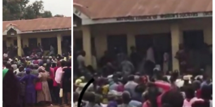 VIDEO: Soldiers beat up applicants of FG's 1000 jobs per LG in Ibadan
