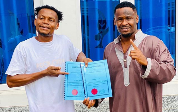 Nollywood actor, Zubby Michael gifts his personal assistant a plot of land (Photo)