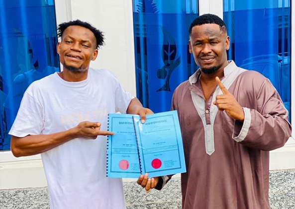 Nollywood actor, Zubby Michael gifts his personal assistant a plot of land (Photo)