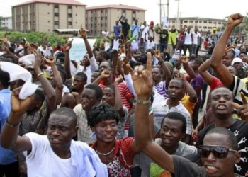 File Image: Cross Section Of Polytechnic Students Protesting Over HND/BSc Dichotomy