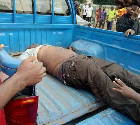 PHOTOS: Angry mob pounce on FRSC official in Delta for allegedly pushing driver off his