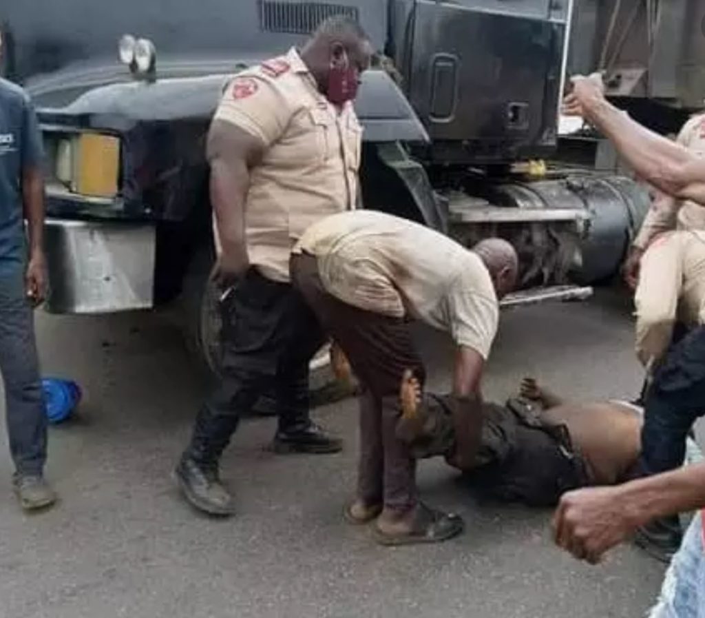 PHOTOS: Angry mob pounce on FRSC official in Delta for allegedly pushing driver off his
