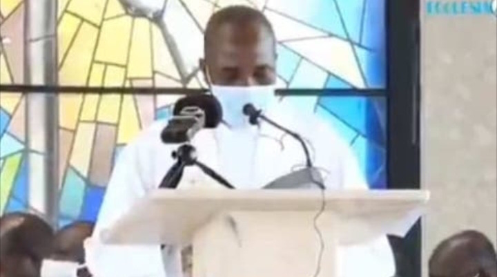 VIDEO: Catholic priest slumps and dies while preaching in Cameroon