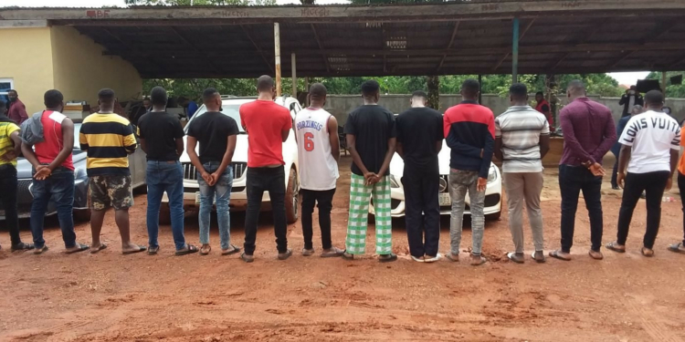 EFCC arrests 14 suspected fraudsters, seizes 8 cars in Anambra