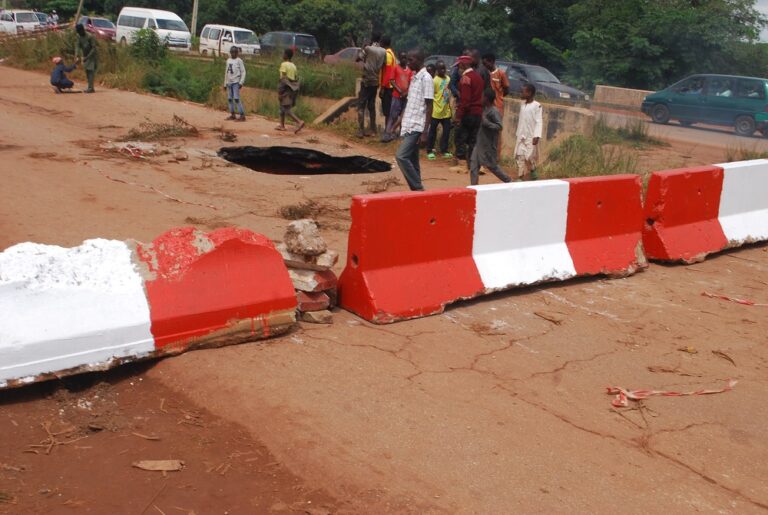 Lane shuts off as sinkhole eats up section of Kaduna-Zaria highway