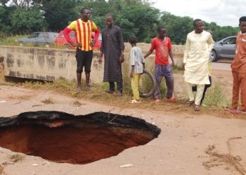 Lane shuts off as sinkhole eats up section of Kaduna-Zaria highway