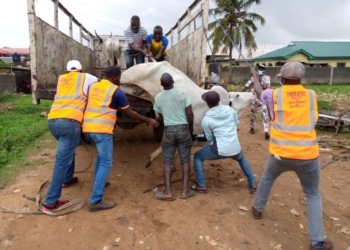 Lagos state govt dismantle illegal abattoirs; seize cow and butchered meat (photos)