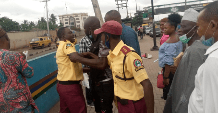 Pictures of LASTMA officials fighting passengers over N100 surface