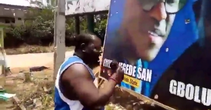 VIDEO: Man lay curses with charms for those planning to tear Ondo PDP guber candidate's banner