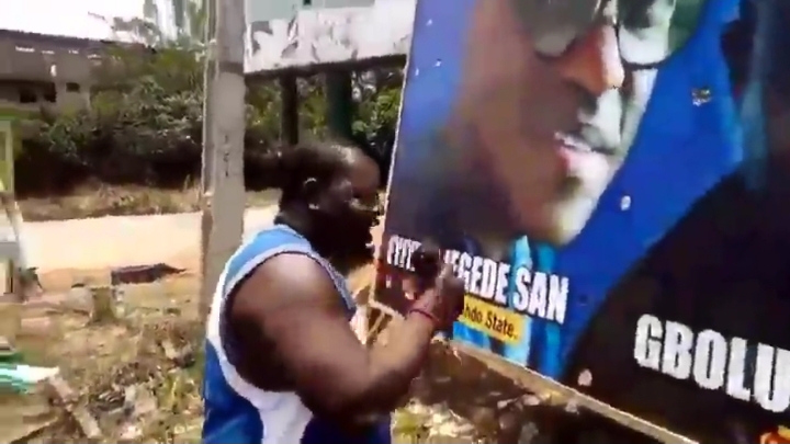 VIDEO: Man lay curses with charms for those planning to tear Ondo PDP guber candidate's banner