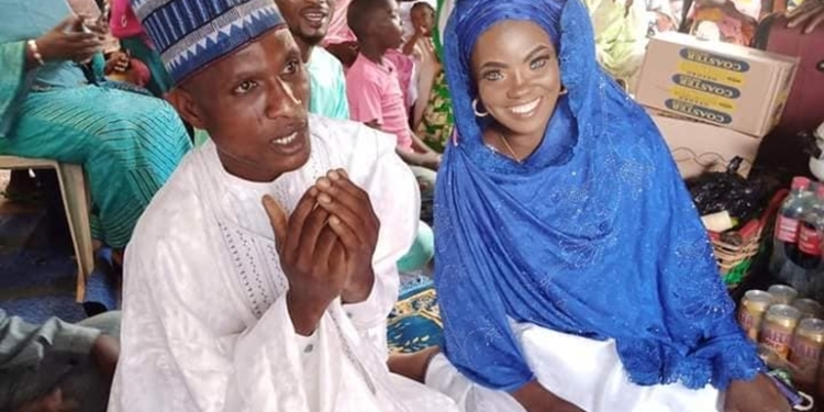 Blue-eyed lady allegedly abandoned by husband remarries him (Photos)