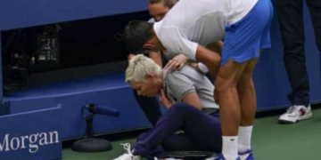Djokovic disqualified from US Open after hitting line Judge with ball