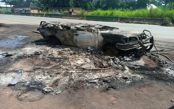 FRSC recovers two corpses from burnt vehicle rubble