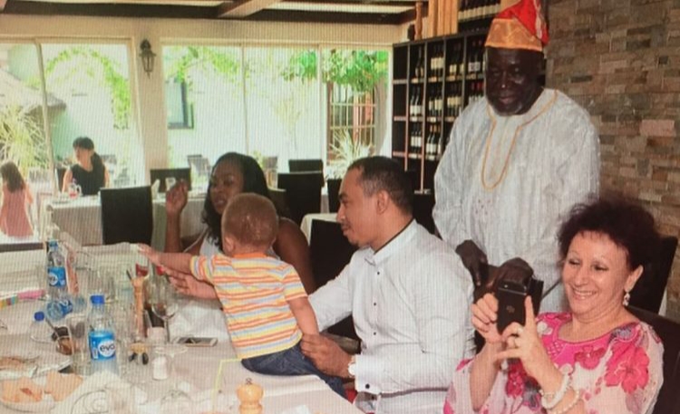 Daddy Freeze shames Ibiyeomie, releases rare family photo