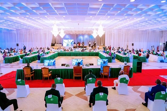 PHOTOS: Buhari promises to deliver 2nd Niger Bridge by 2023 at ministerial retreat