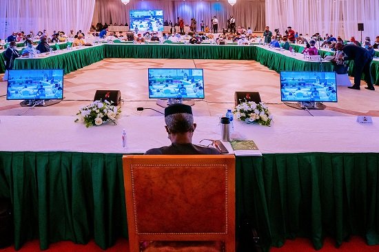 PHOTOS: Buhari promises to deliver 2nd Niger Bridge by 2023 at ministerial retreat