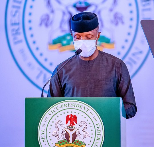 PHOTOS: Buhari promises to deliver 2nd Niger Bridge by 2023 at ministerial retreat