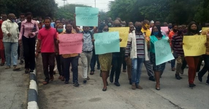 UNICAL lecturers protest unpaid allowances
