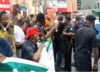 PHOTOS: Protest rocks Lagos community over hike fuel and electricity
