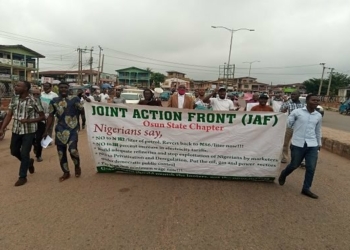 Protesters storm Osogbo streets over hike in petrol, electricity