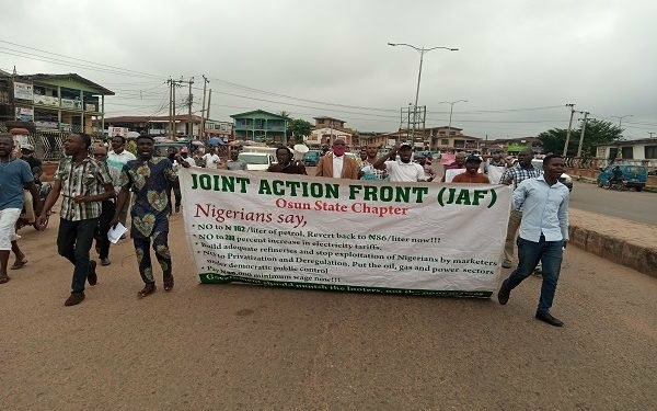 Protesters storm Osogbo streets over hike in petrol, electricity