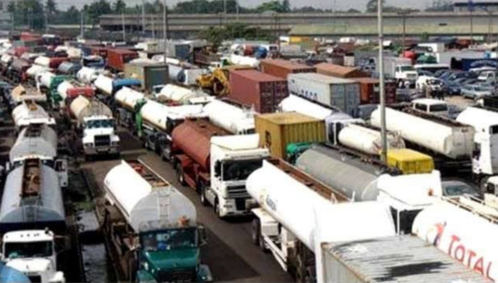 Fuel crisis looms as fuel tanker drivers cut off northern distribution over Niger’s roads closure