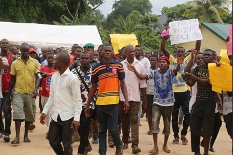 Protesting youths shut down Shell facility in Bayelsa
