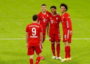 Bayern Munich maul Schalke 8-0 in historic Bundesliga start