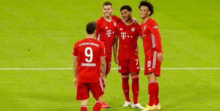 Bayern Munich maul Schalke 8-0 in historic Bundesliga start