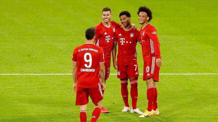 Bayern Munich maul Schalke 8-0 in historic Bundesliga start