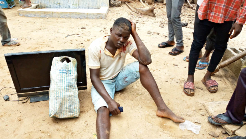 Man escapes mob action after he allegedly stole TV in Abuja